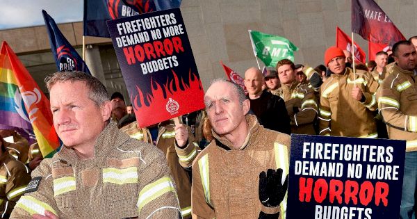scottish-firefighters-set-to-strike-for-first-time-since-2003-–-insiderco.uk
