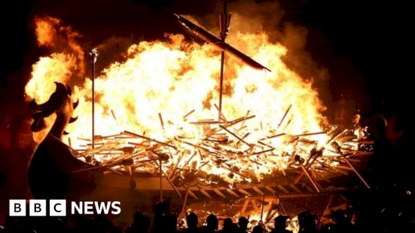 up-helly-aa:-women-and-girls-join-lerwick-fire-festival-squads-–-bbc