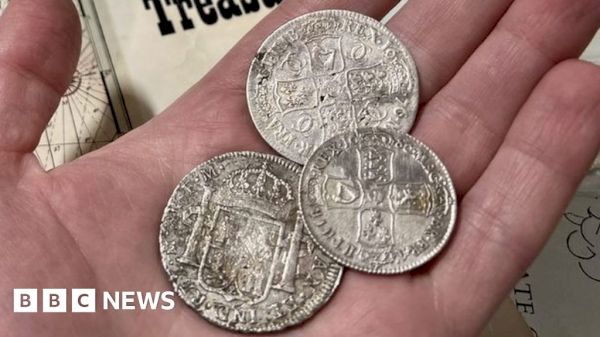 famous-shipwreck-coins-to-be-sold-at-auction-–-bbc