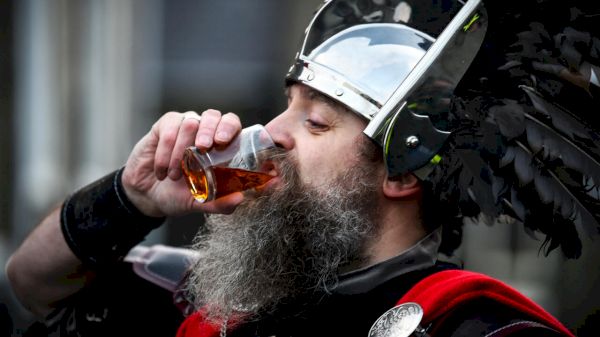 ‘men-only’-rule-finally-lifted-by-shetland-viking-festival-–-france-24-english