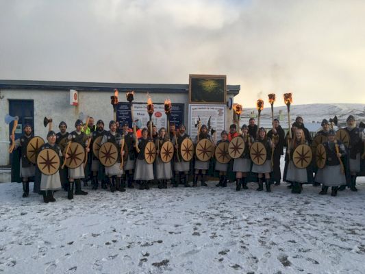 guizer-jarl-hails-‘magnificent’-smuha-as-bill-procession-sets-off-to-snowy-start