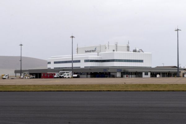 airport-pay-dispute-over-as-members-accept-deal