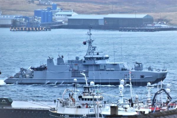 norwegian-minesweeper-visits-isles