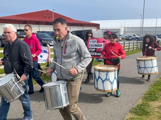 watch:-climate-activists-bang-the-drum-in-protest-of-rosebank