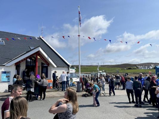 thousands-raised-for-aith-lifeboat-crew