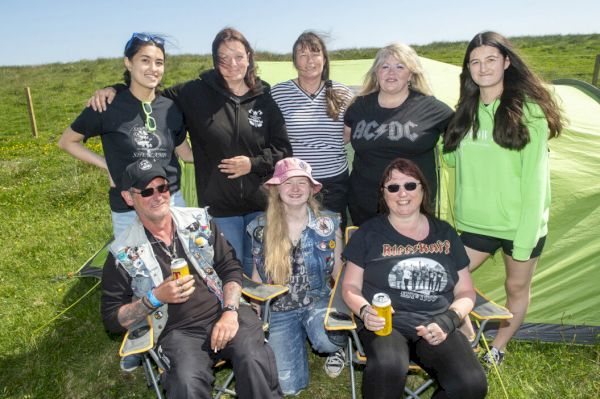 summer-comes-to-simmer-dim-rally