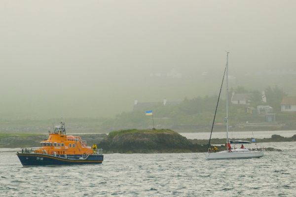 lifeboat-called-out-shetland-races-yacht