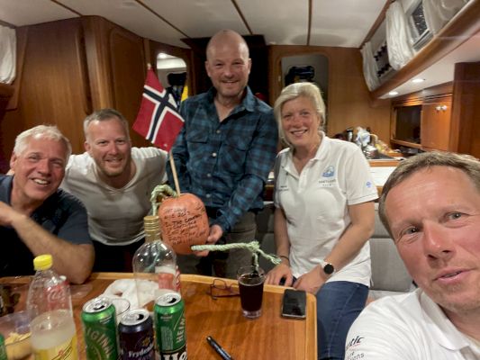 yacht-crew-hail-‘remarkable’-lerwick-lifeboat-team