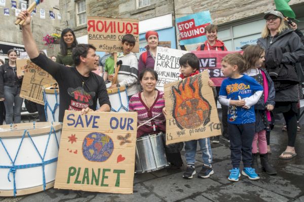 protestors-chant-‘stop-rosebank’-and-bang-the-drum-for-a-green-future 