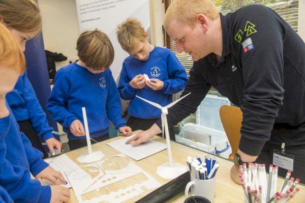 children-create-their-own-turbines-at-net-zero-event