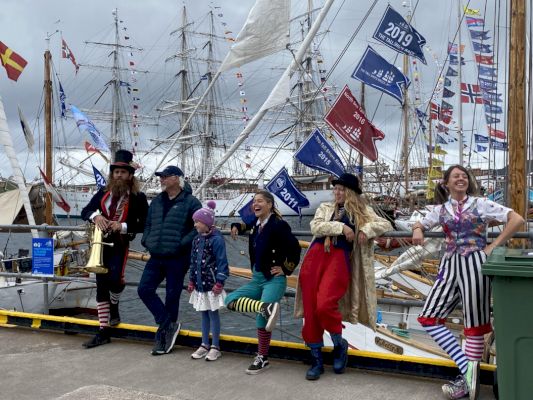 watch:-the-circus-comes-to-town-at-the-tall-ships 
