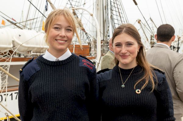sisters-reunited-at-tall-ships