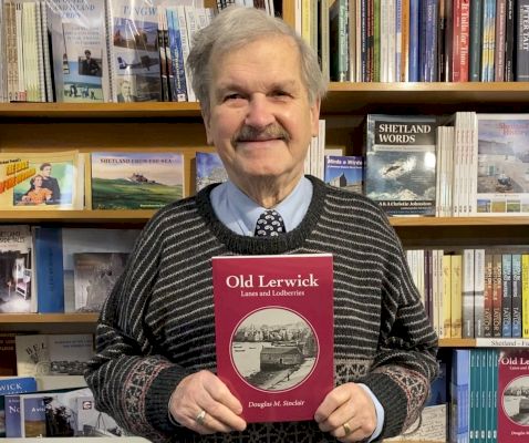 renowned-author-sinclair-dies