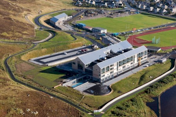 schools-face-closure-after-staff-vote-for-strikes