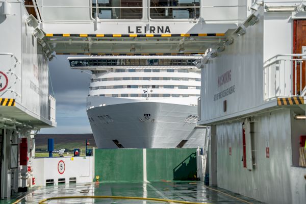 queue-of-ships-visit-isles