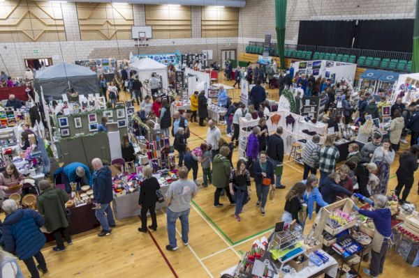 hundreds-head-to-craft-fair-for-christmas-gift-inspiration