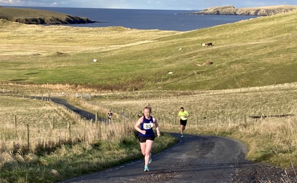 watch:-runners-enjoy-spiggie-10k-in-sunshine
