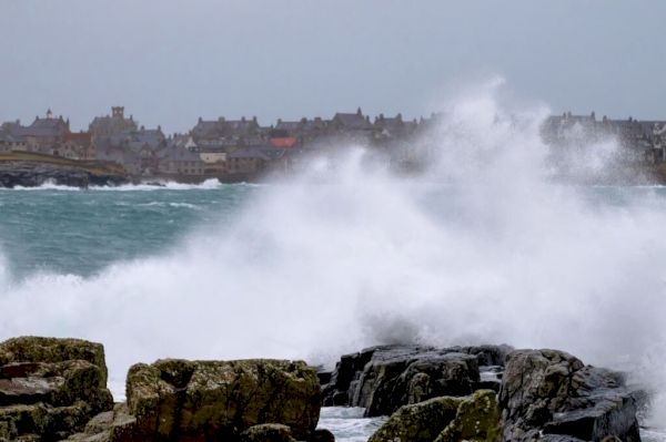 storm-isha-may-disrupt-ferries-and-school-transport