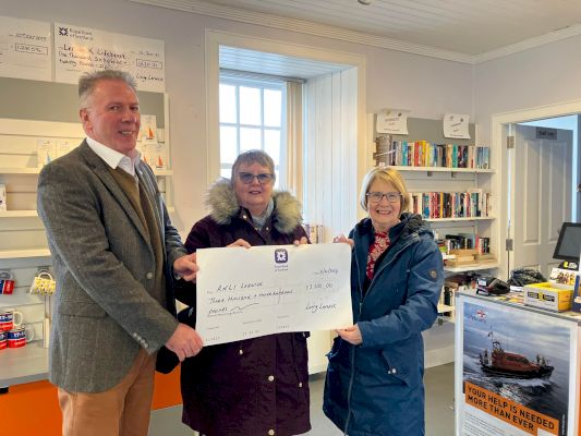 lerwick-rnli-donation-after-grotto-success