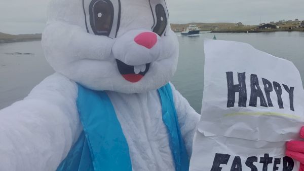 easter-bunny-brings-joy-to-skerries