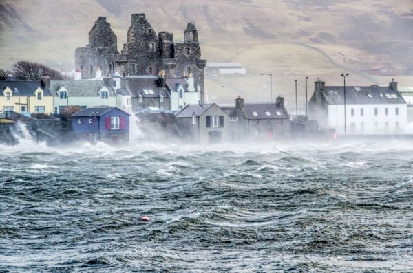 flood-warning-amid-high-tides-and-storm-surges