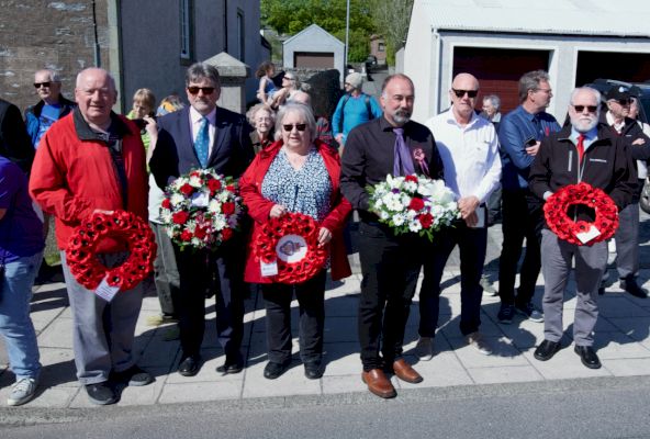 watch:-wreaths-laid-in-scalloway-to-mark-norwegian-national-day