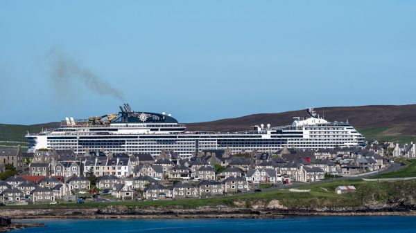 poll:-are-cruise-ships-good-or-bad?