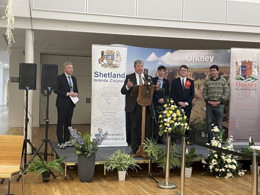 carmichael-regains-isles-seat