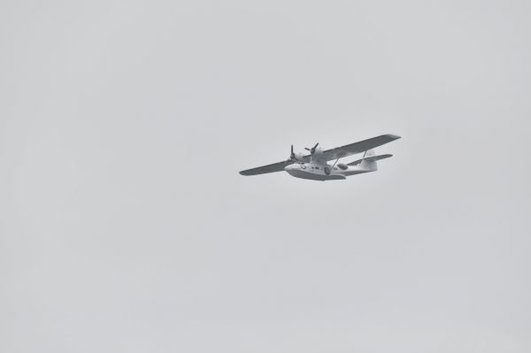 catalina-makes-flyover-before-goodbye