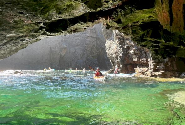 kayakers-enjoy-stunning-weekend-scenery