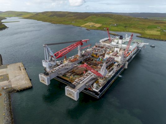world’s-largest-offshore-construction-vessel-returns-to-dales-voe