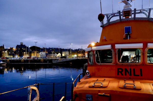 rnli-and-fishing-crew-come-to-the-rescue-of-yacht-in-difficulty 