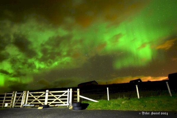 northern-lights-shine-across-east-burrafirth