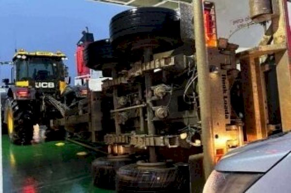mixer-wagon-topples-onto-pickup-on-unst-ferry