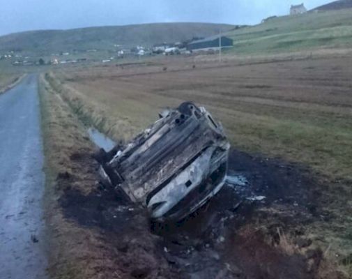 no-injuries-after-car-crashed-into-ditch-and-caught-fire