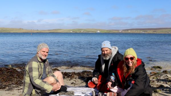 tv-stars-take-the-plunge-in-shetland-for-‘coldest-swim-yet’ 