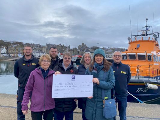 santa’s-grotto-is-the-gift-that-keeps-giving-with-3,500-donation-to-rnli