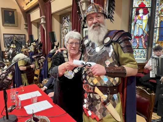 viking-tales-and-bawdy-jokes-–-convener-has-town-hall-in-stitches-during-civic-reception