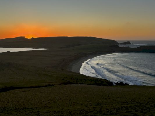 watch:-vibrant-sunset-over-spiggie-beach