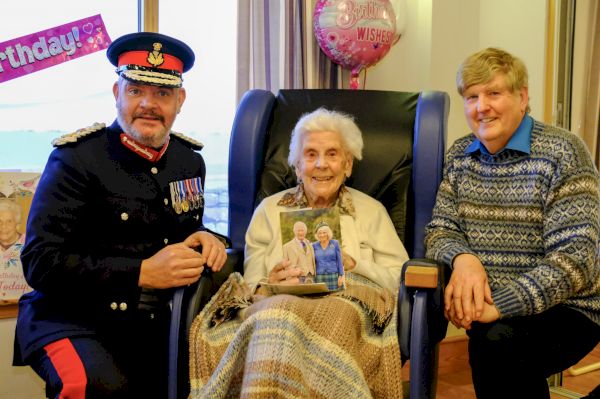 happy-100th-birthday-to-edith