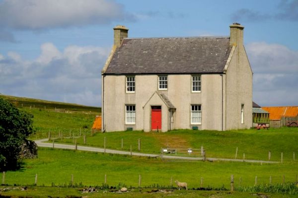 ‘we-simply-couldn’t-have-done-this-without-their-help’-–-offenders-repay-community-by-refurbishing -outdoor-centre 