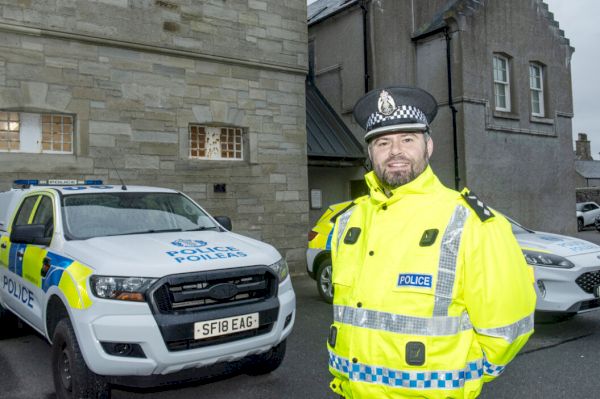 hero-cops-save-life-with-quick-thinking-actions
