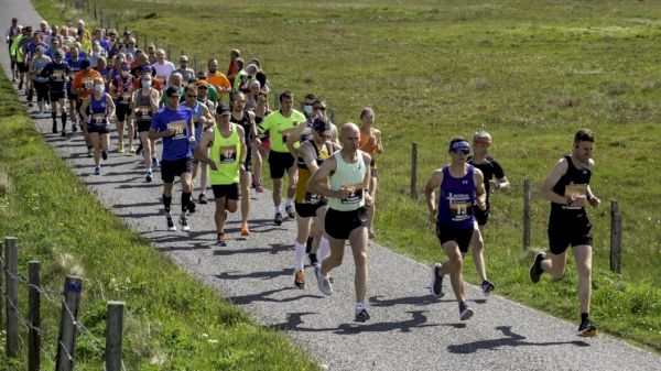 drivers-urged-to-be-considerate-when-passing-runners-in-simmer-dim-half-marathon