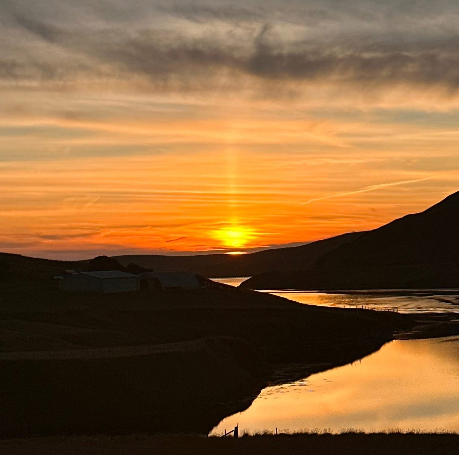 sun-pillars-light-up-evening-sky