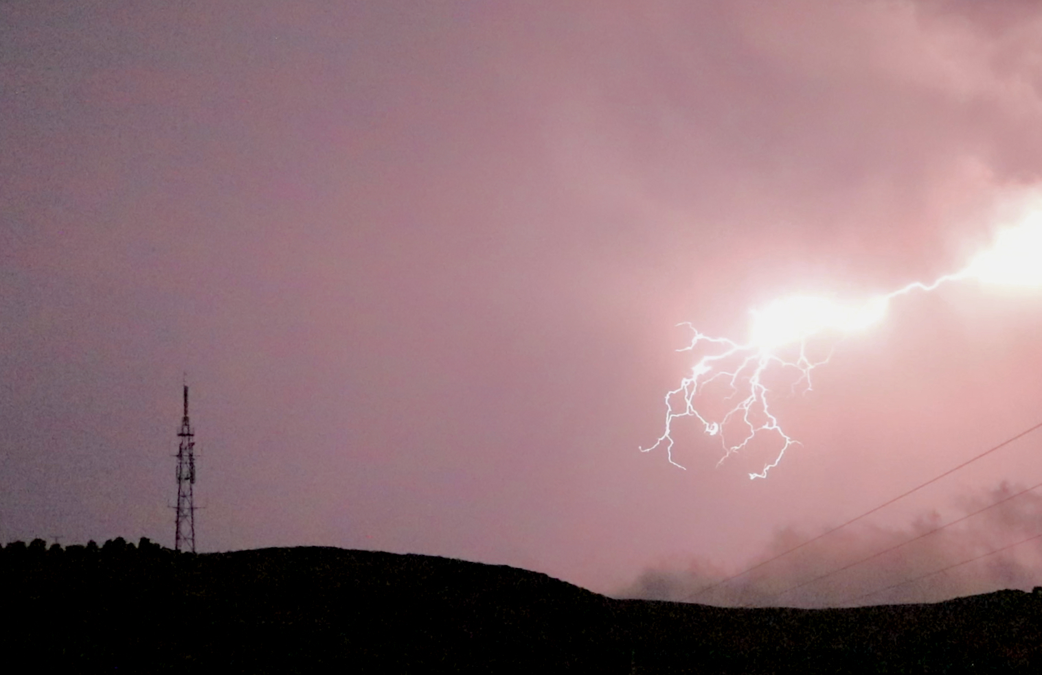 lightning-strike-a-powerful-spectacle
