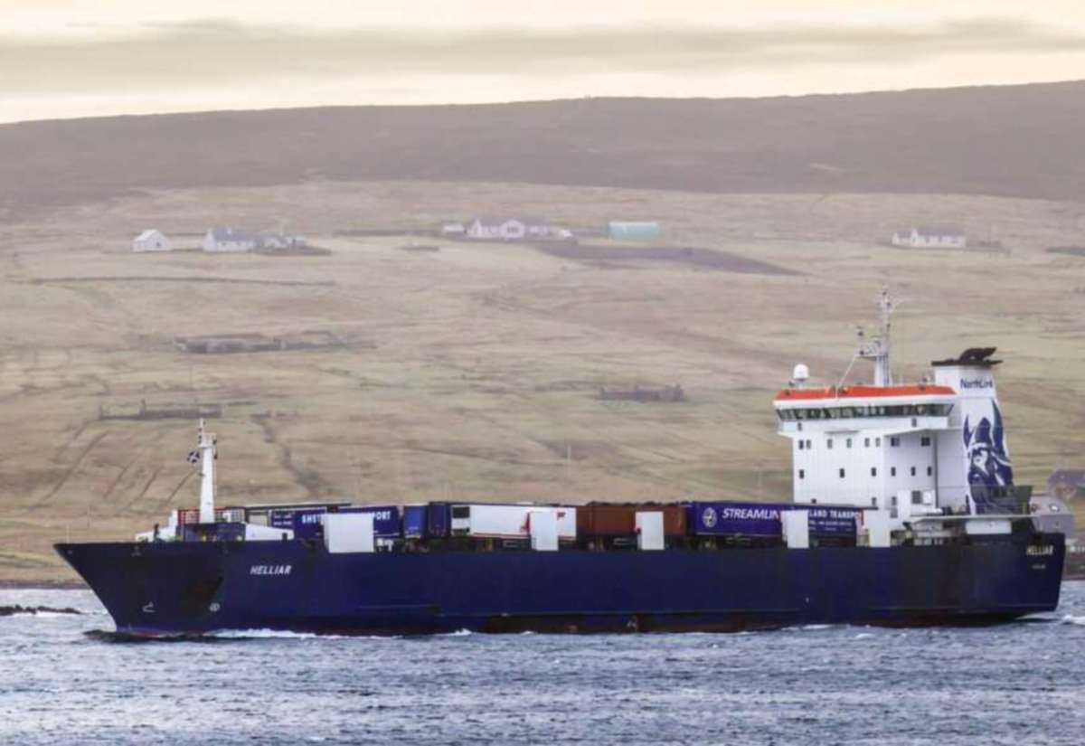 helliar-back-at-sea-after-chinese-vessel-unblocks-her-path