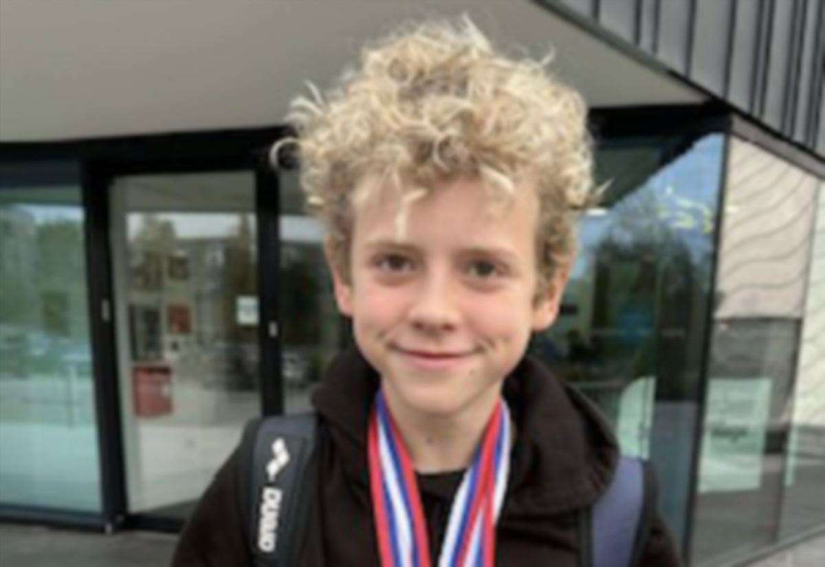 flaws,-12,-wins-four-golds-at-swimming-meet