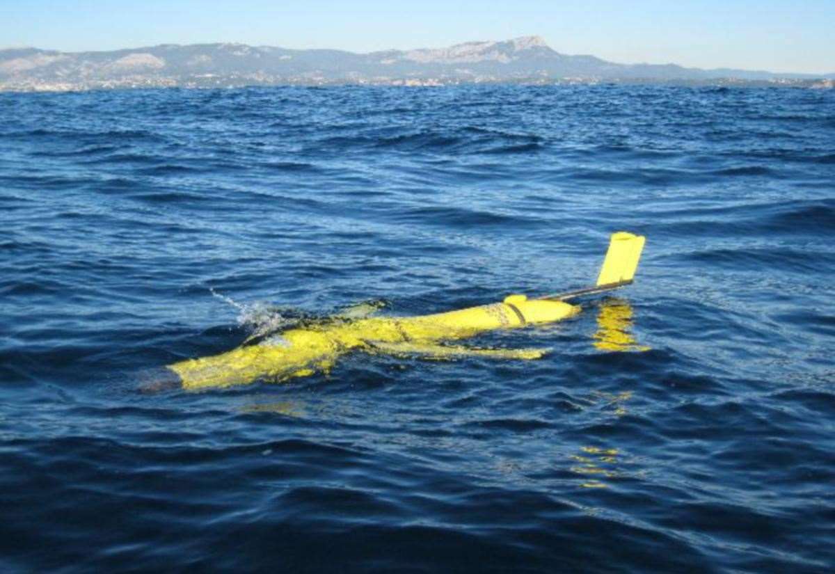 harbour-report:-yellow-submarine,-weather-dodging-and-last-cruise-of-the-year