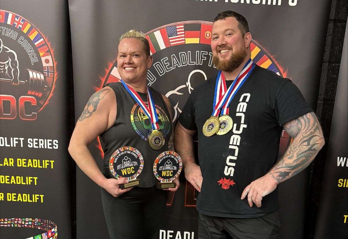 siblings-break-world-records-at-deadlifting-championships