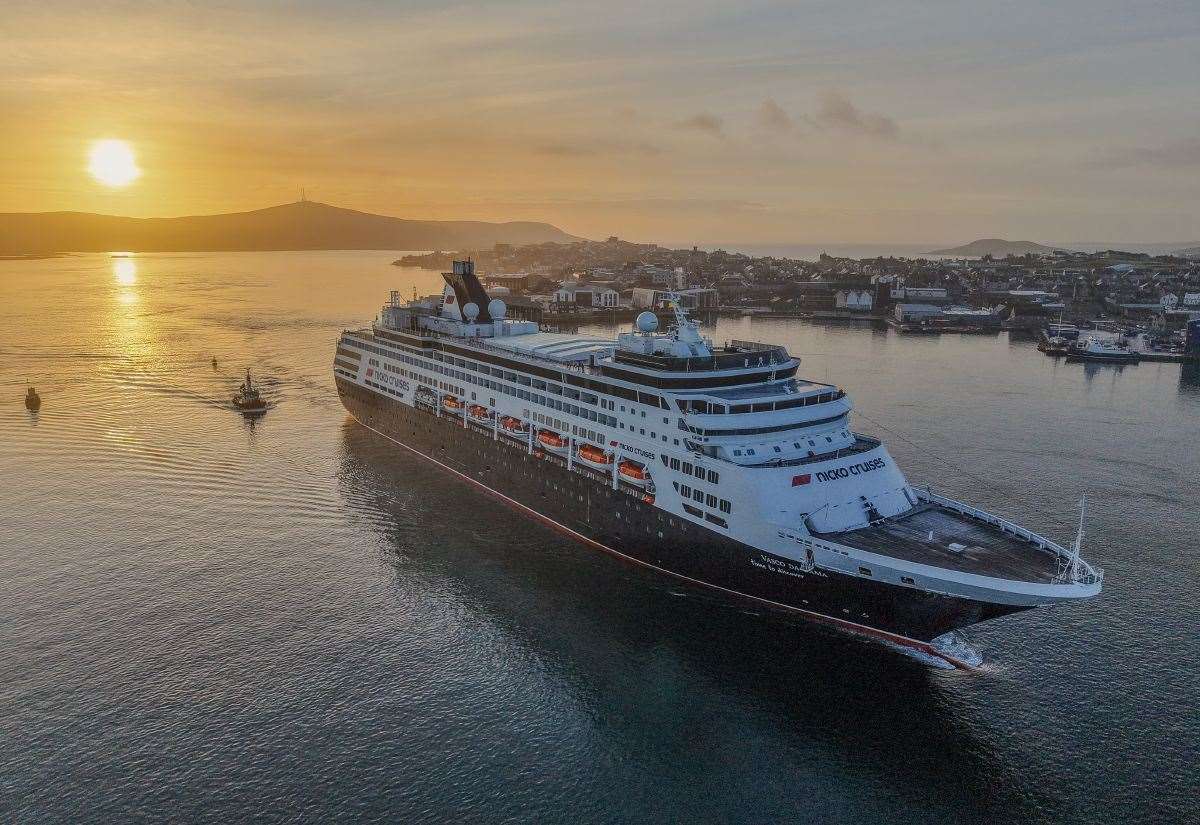 final-cruise-ship-of-season-arrives